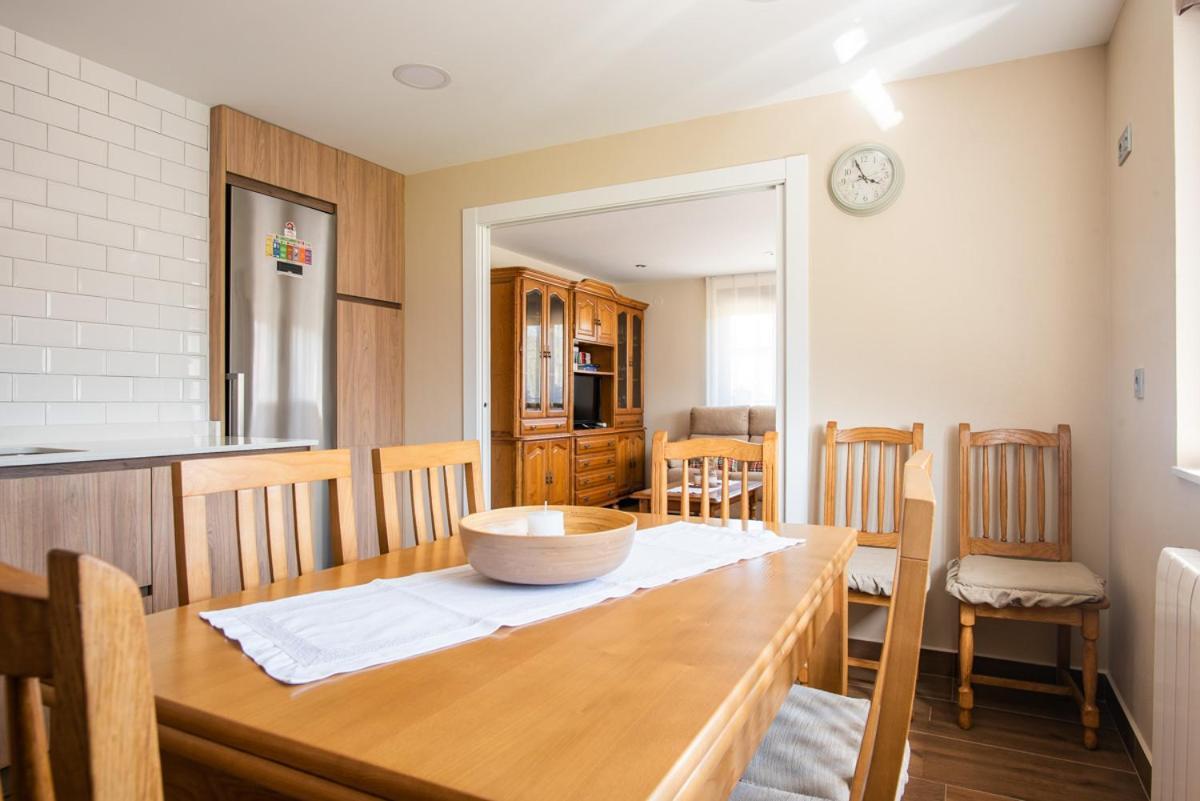 Apartamentos La Cortina Onís Eksteriør bilde