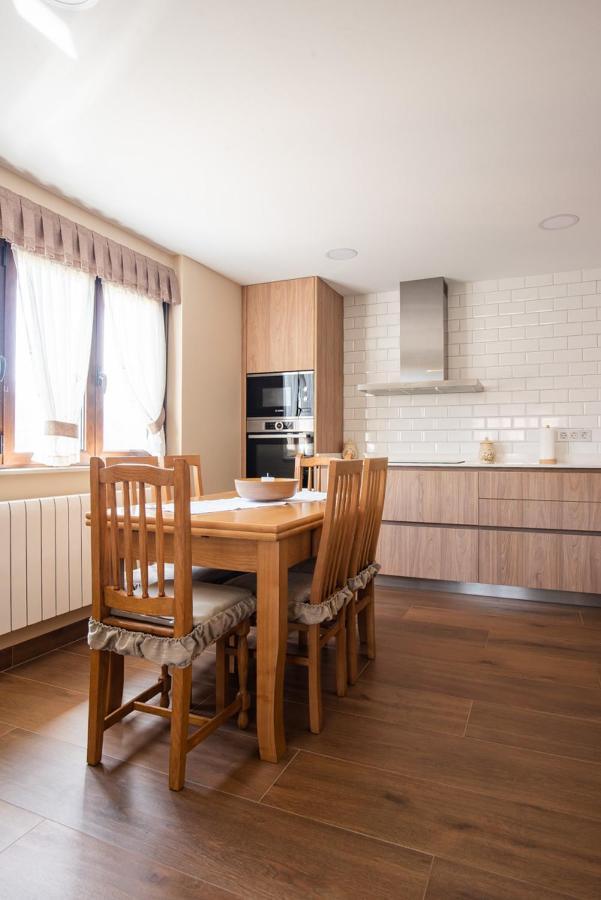 Apartamentos La Cortina Onís Eksteriør bilde