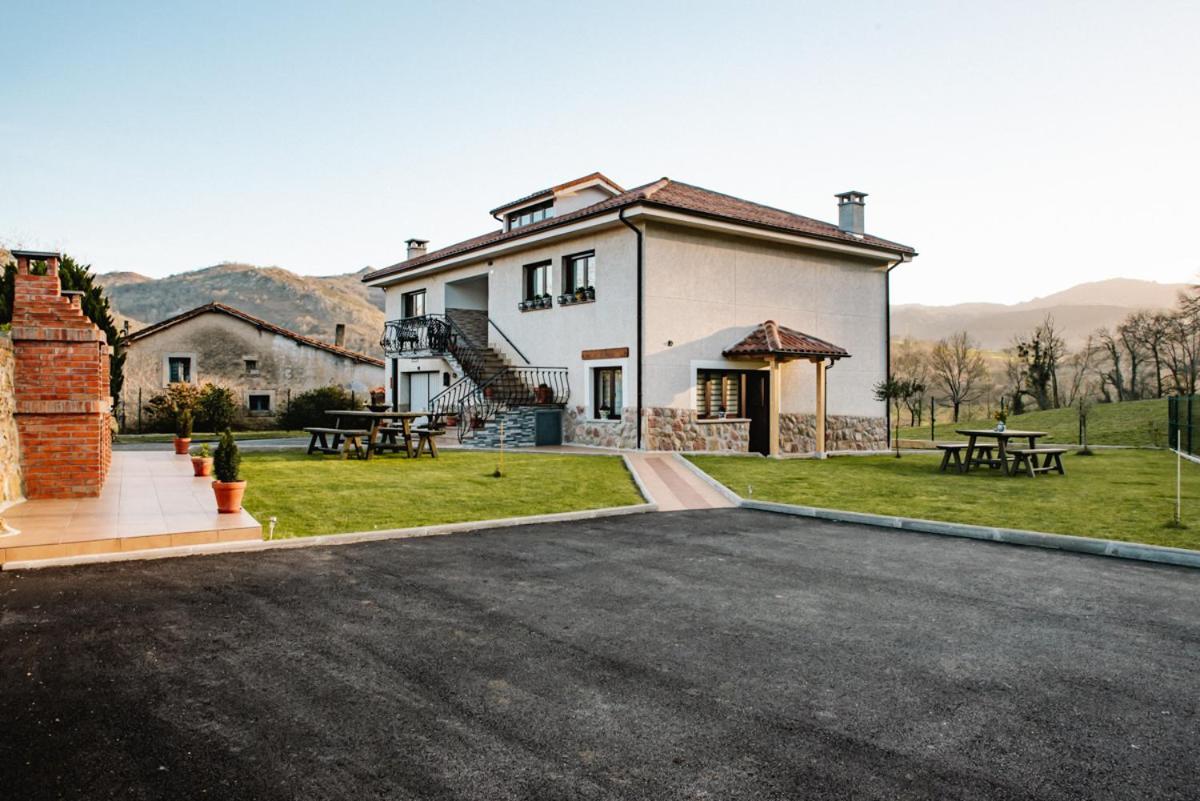 Apartamentos La Cortina Onís Eksteriør bilde