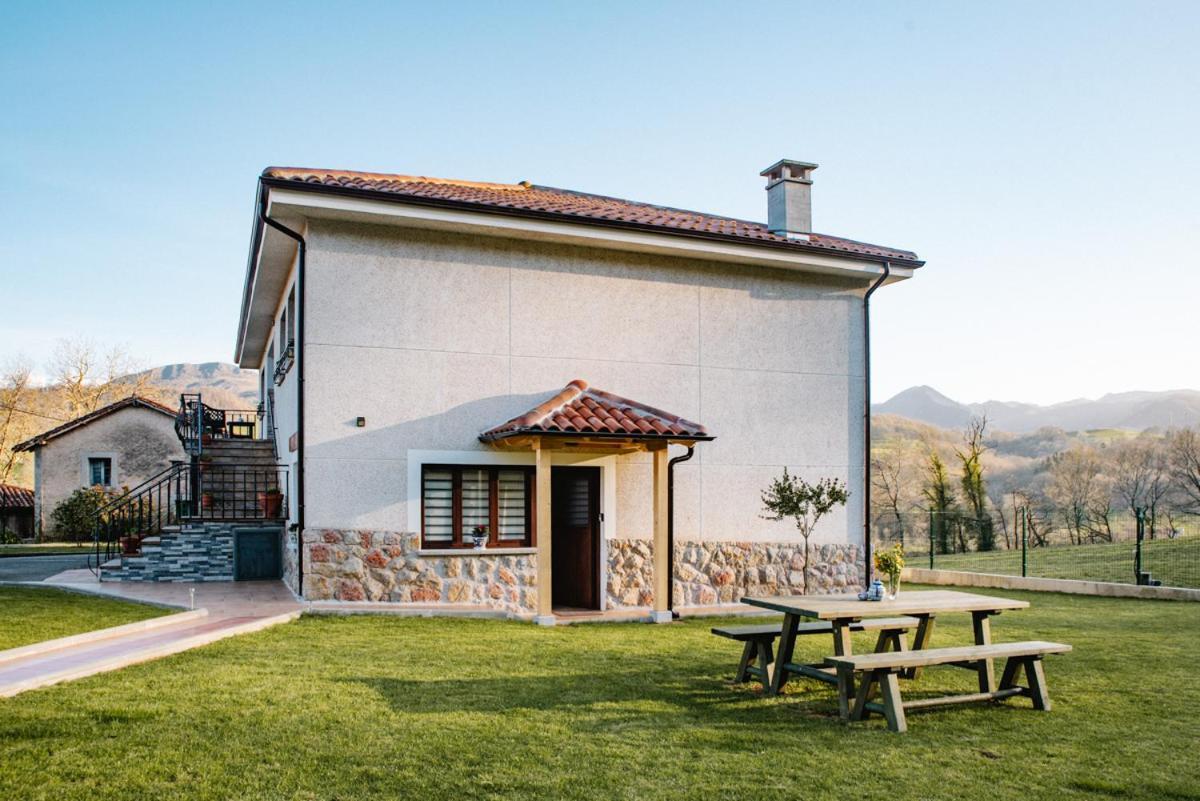 Apartamentos La Cortina Onís Eksteriør bilde